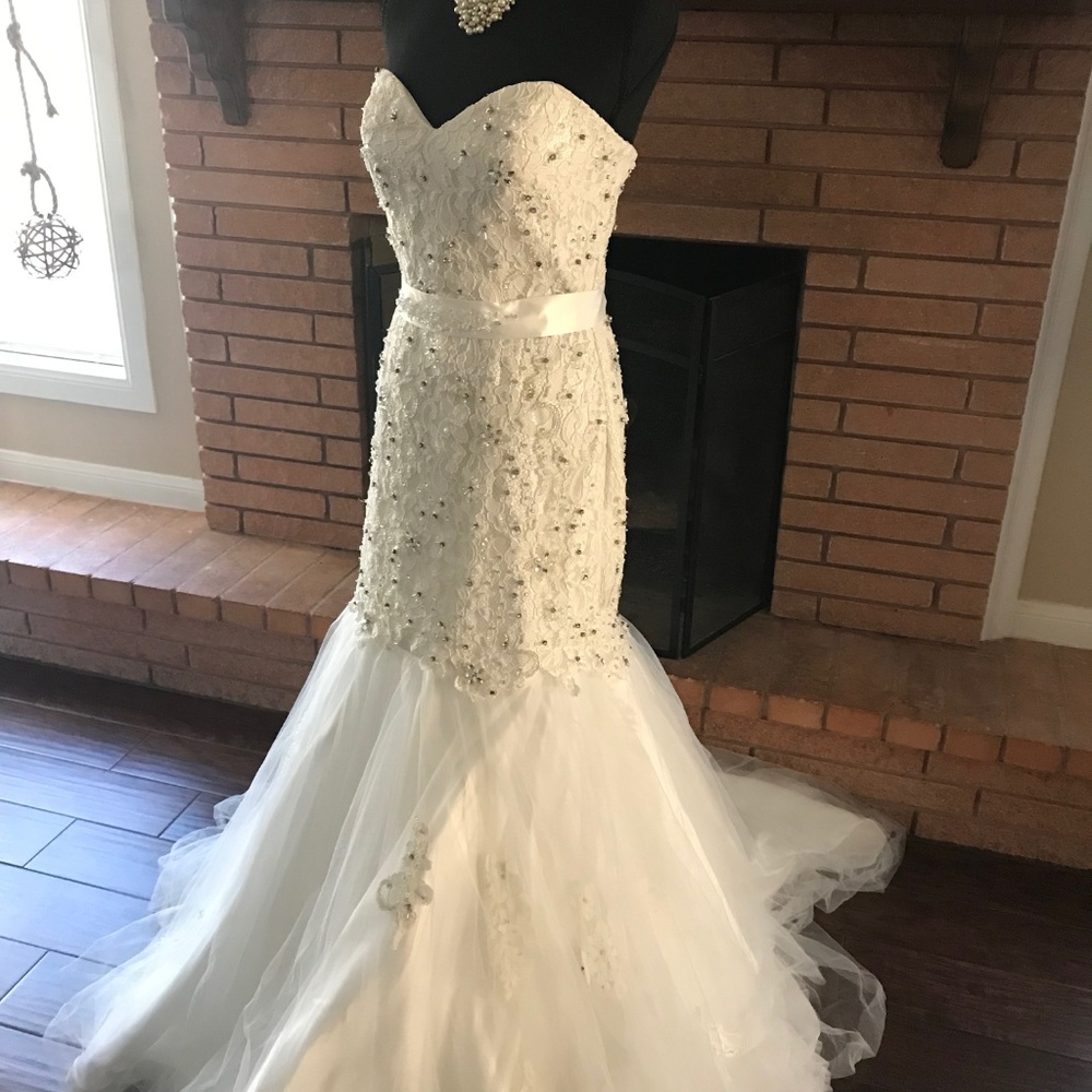 WEDDING DRESS - Picture 3 of 8
